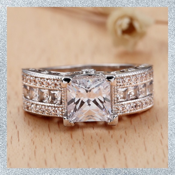 💍Stunning Silver Plated CZ Wedding Band💍 - Picture 2 of 4